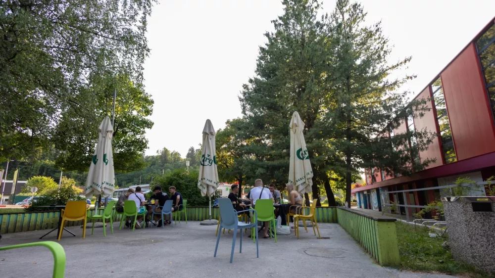 Dretje, pljuvanje in žaljivke: Kako bodo ukrepali v velenjskem mladinskem klubu?