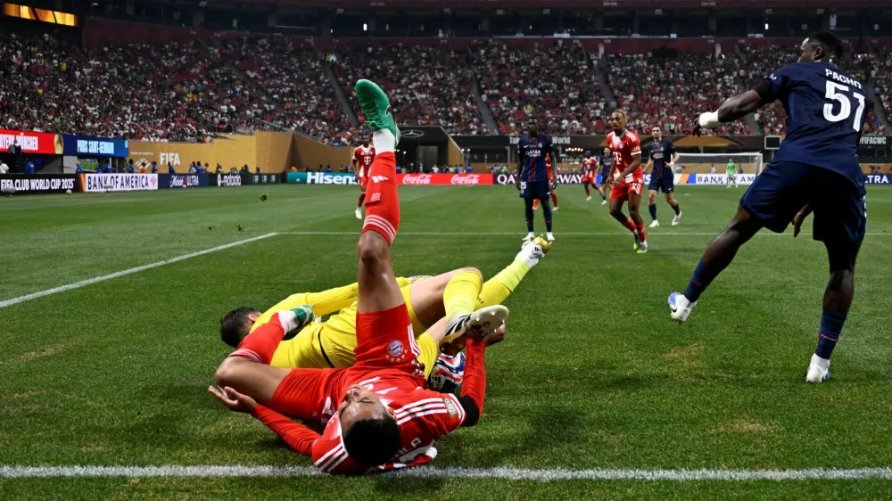 Soccer Football - FIFA Club World Cup - Quarter Final - Paris St Germain v Bayern Munich - Mercedes-Benz Stadium, Atlanta, Georgia, U.S. - July 5, 2025 Bayern Munich's Jamal Musiala sustains an injury after a collision with Paris St Germain's Gianluigi Donnarumma REUTERS/Pablo Morano