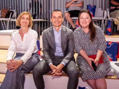 Z leve: Danira Rančić, članica uprave Plave Lagune, Blaž Jakič, član uprave Zavarovalnice Triglav in Tjaša Kolenc Filipčič, direktorica marketinga v Zavarovalnici Triglav. F Sandi Fiser