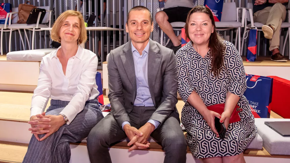 Z leve: Danira Rančić, članica uprave Plave Lagune, Blaž Jakič, član uprave Zavarovalnice Triglav in Tjaša Kolenc Filipčič, direktorica marketinga v Zavarovalnici Triglav. F Sandi Fiser