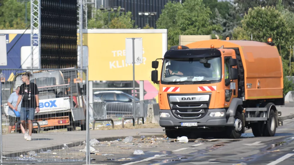 06.07.2025. - Zagreb, Hrvatska - Ciscenje bundeka jutro nakon Thompsonovog koncerta. Photo: Josip Mikacic/PIXSELL