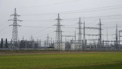 elektrika - simbolična fotografijaelektrično omrežjeomrženinaporaba elektrikedaljnovodelektrična napeljavaELES11.02.2025 Električno omrežje, okolica BeričevaFOTO: Nik Erik Neubauer