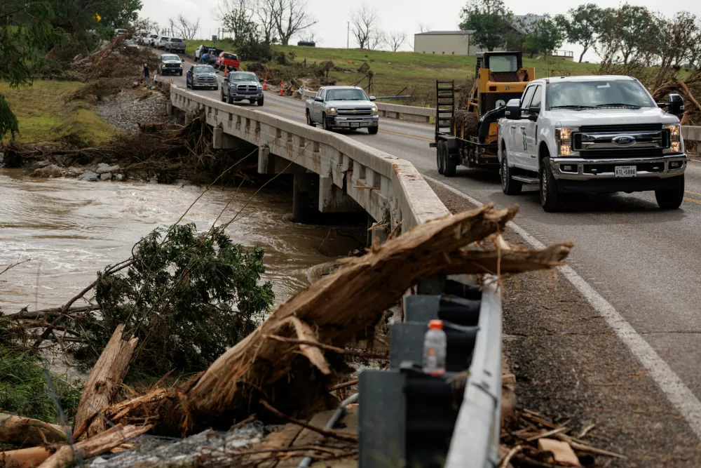 07 July 2025, US, Center Point: Vehicles cross a bridge over the Guadalupe River in Center Point. Photo: San Antonio Express-News/Express-News via ZUMA Press Wire/dpa