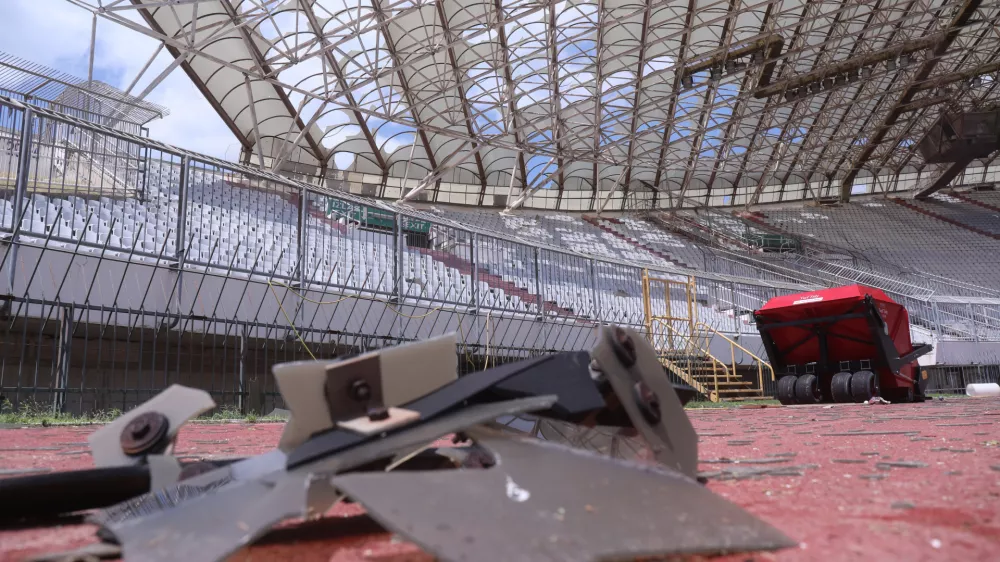 08.07.2025. Split - Snazno nevrijeme praceno obilnom kisom, jakim vjetrom i tucom jutros je zahvatilo dijelove grada. Na stadionu Poljud ostecen je dio krovne konstrukcije. Photo: Ivo Cagalj/PIXSELL