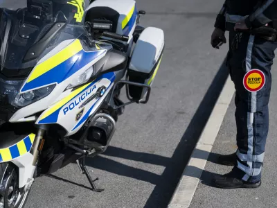 prometni nadzorpolicija - simbolična fotografijaprometna policijavarnost v prometupolicija na motorjihmotoristična policijaprehitri voznikiavtocestna policija08.04.2025 Policijski nadzor, počivališče PovodjeFOTO: Nik Erik Neubauer