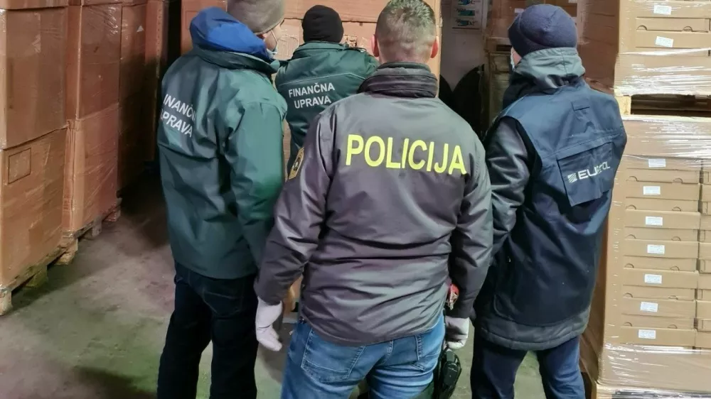 Slovenski policiji in Fursu so v eni najobsežnejših akcij pri nas priskočili na pomoč tudi francoski policisti in Europol.