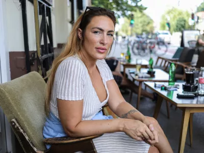 Senidah se ne počuti doma v nobeni jugoslovanski republiki. / Foto: Jaka Gasar