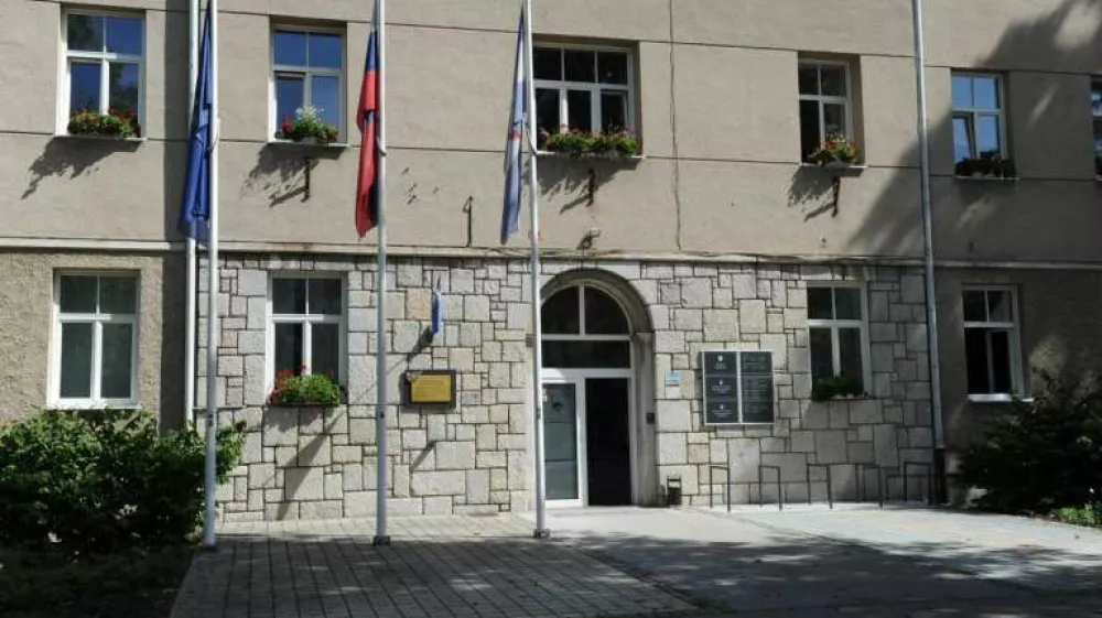 Zavod Jutro bo še izvajal oskrbo