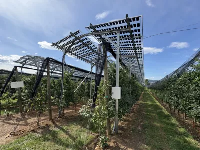 Brdo pri Lukovici.Predstavitev pilotnega projekta uvajanja agrofotovoltaike v poskusnem sadovnjaku na Brdu pri Lukovici.