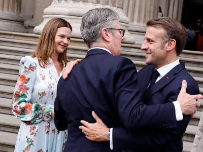 France's President Emmanuel Macron alongside Britain's Prime Minister Keir Starmer (2L) and his wife Victoria Starmer, as they depart following a visit to The British Museum in London, on July 9, 2025.   BENJAMIN CREMEL/Pool via REUTERS