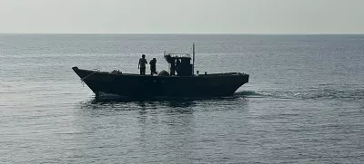 Fotografija je bila narejena 9. julija in kaže prečkanje morske meje ribičev, ki so se želeli vrniti domov. / Foto: Profimedia