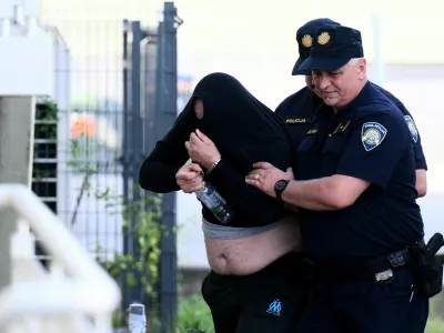 Antonijo A., osumljen umora prijatelja Ivana K. v Zagrebu, se je skrival pred novinarji. 