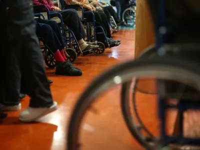 ﻿- 23.02.2016 - Dom starejših občanov Fužine v Ljubljani - starejši občani - oskrbovanci - upokojencii -simbolična fotografija upokojenci, invalidi, staranje  //FOTO: Bojan Velikonja