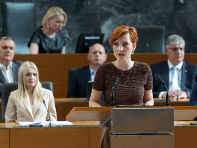 Ljubljana, DZ.Nadaljevanje seje DZ, na kateri so poslanci na predlog opozicije obravnavali interpelacijo ministrice za kulturo Aste Vrecko.Ministrica za kulturo Asta Vrecko.