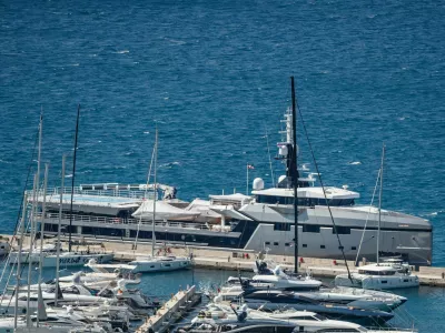 Luksuzna jahta Jeffa Bezosa je dolga kar 127 metrov in vredna približno 462 milijonov evrov. F Pixsell 