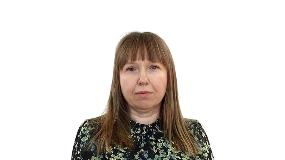 Nina KnavsZA ONLINE - Redakcija Dnevnik 2024 - portreti za komentarje in kolumne - kolumnisti - komentatorji – novinarji - portret //FOTO: Luka Cjuha