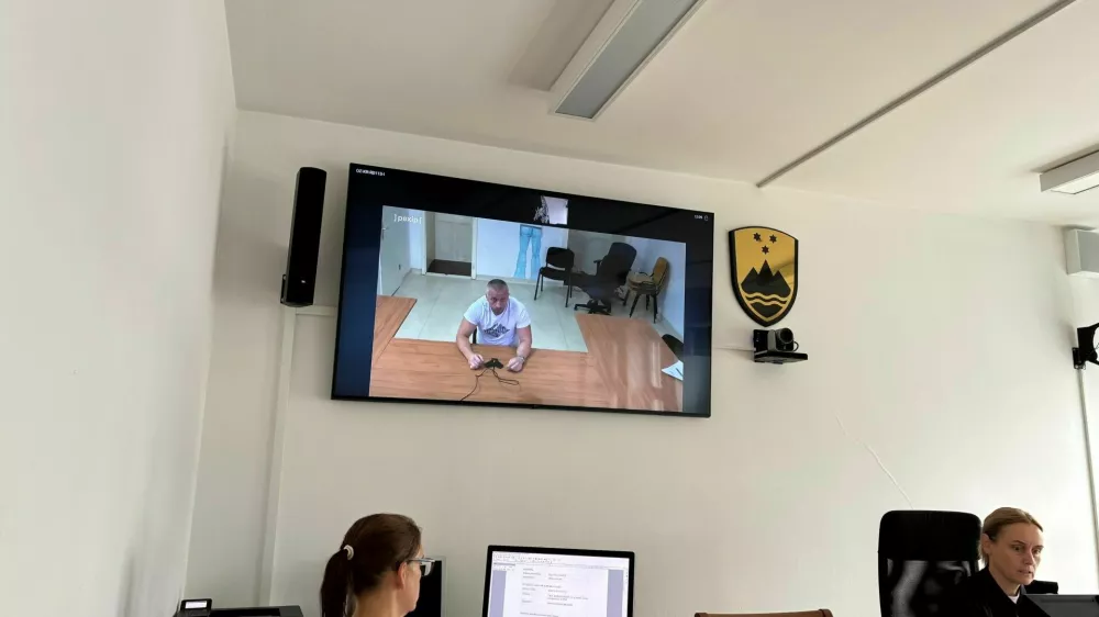 Sedem let zapora: Poškodoval mu je pljuča in premaknil srce