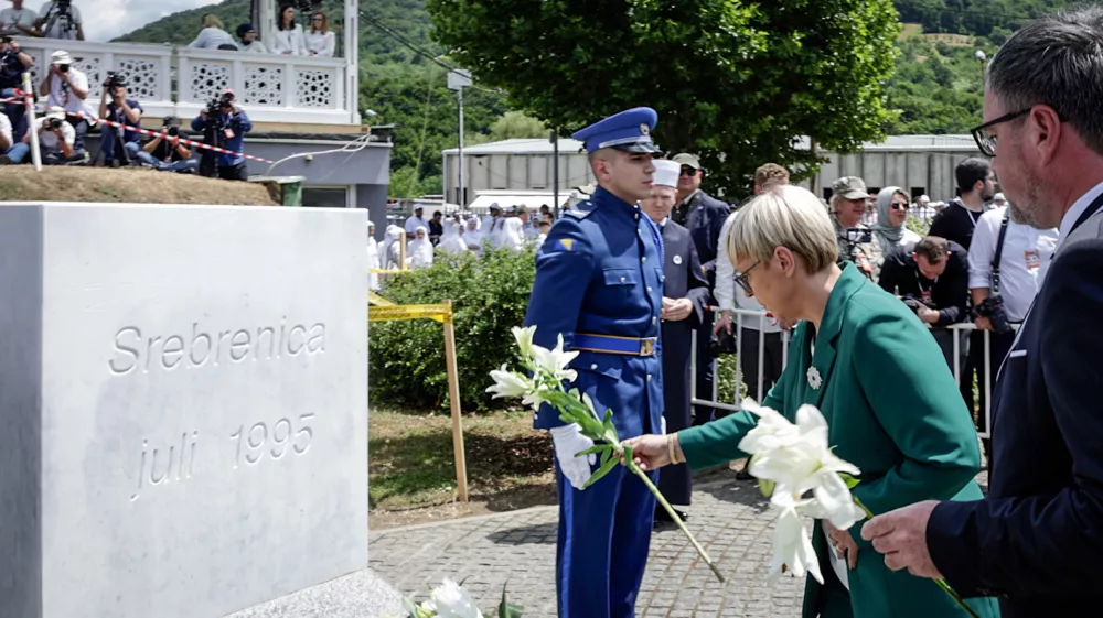 Sedem sloves, tisoče žalovanj