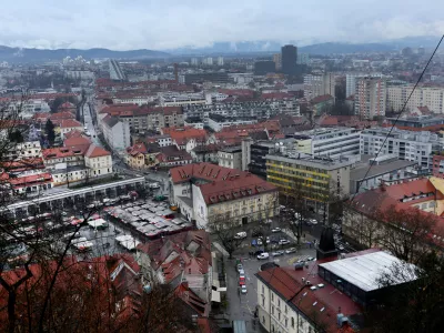 ﻿- 03.03.2016 - panoramski posnetek z ljubljanskega gradu - panorama Ljubljana - ljubljanska tržnica - //FOTO: Tomaž Skale
