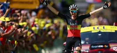 Cycling - Tour de France - Stage 15 - Muret to Carcassonne - Muret, France - July 20, 2025 UAE Team Emirates XRG's Tim Wellens celebrates as he crosses the finish line to win stage 15 REUTERS/Sarah Meyssonnier