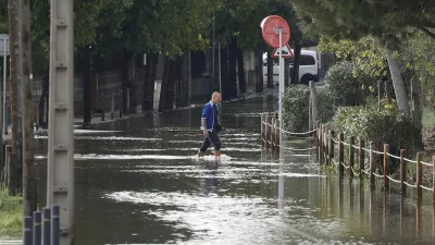 04 November 2024, Spain, Barcelona: A man tries to cross the flooded road in Castelldefels. The Service Meteorologic of Catalonia (SMC) has issued a warning for violent weather in several counties where it has decreed a maximum degree of danger. Photo: Kike Rincón/EUROPA PRESS/dpa