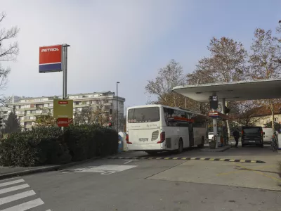 Petrol bencinska pumpa02.12.2024 - Savska cesta in Šmartinska cesta - območje gradnje novega rondoja FOTO: LUKA CJUHA