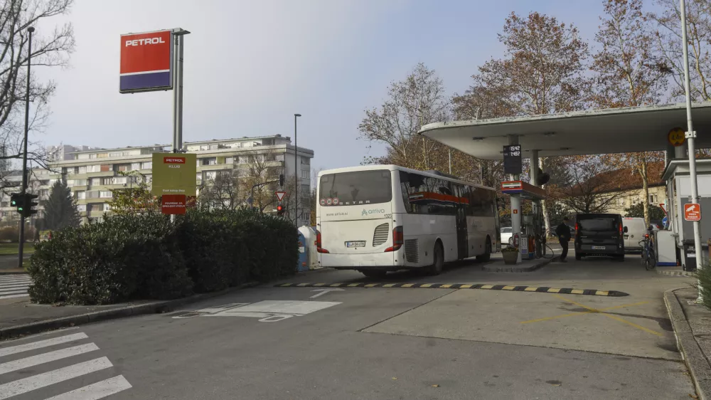 Petrol bencinska pumpa02.12.2024 - Savska cesta in Šmartinska cesta - območje gradnje novega rondoja FOTO: LUKA CJUHA