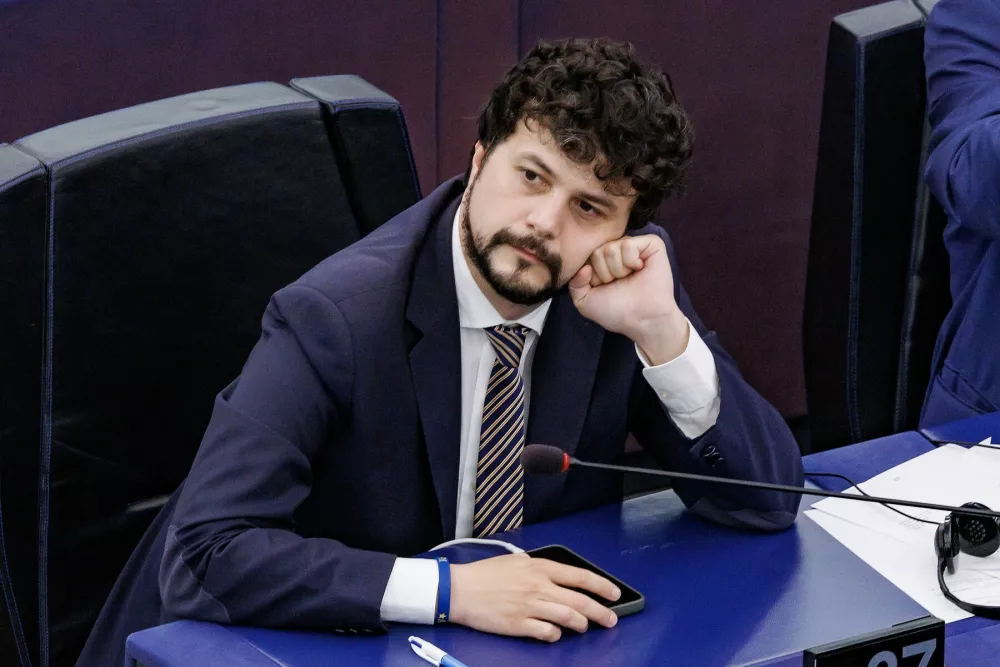 Brando Benifei durante la seduta plenaria del Parlamento europeo a Strasburgo, Martedì, 16 Luglio 2024 ()Brando Benifei during the plenary session of the European parliament in Strasbourg, Tuesday, July 16, 2024 (),Image: 890082003, License: Rights-managed, Restrictions:, Model Release: no