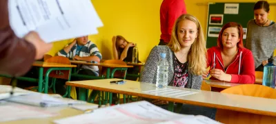 ﻿Gimnazija Ledina - razred, učilnica, pisanje izpita iz Angeškega jezika,   - 30.05.2015 - Matura -- Spomladanski izpitni rok mature - pisni izpit Angleščina - šolstvo - dijaki - izobraževanje  //FOTO: Bojan Velikonja