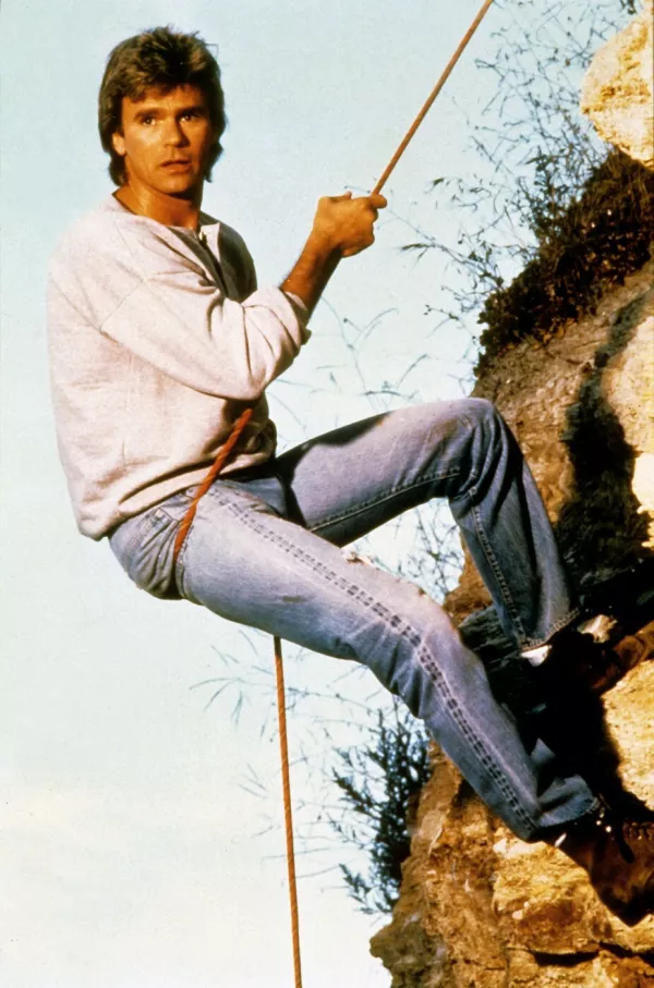 Mac GyverSerie TVRichard Dean Anderson.COLLECTION CHRISTOPHEL © Henry Winkler / John Rich Productions / Paramount Television,Image: 337470582, License: Rights-managed, Restrictions: Restricted to editorial use related to the film or the individuals involved (producers, directors, authors, actors, etc.)The rights of publicity of any person depicted in the photos are not grantedMandatory credit of the film company and photographer, Model Release: no