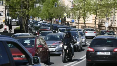﻿?- 20.04.2018 - Roška cesta, prometni zastoj gneča, promet zapora Hradeckega cesta//FOTO: Luka Cjuha.