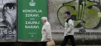 ﻿- 20.01.2015 - plakat Konoplja zdravi, zaupaj naravi. - Društvo SKSK -Slovenski konopljin socialni klub - legalizacija - starostniki - starejši - reklamni pano - oglaševanje - grafiti - plakatno mesto podjetja TAM-TAM  		        //FOTO: Tomaž Skale