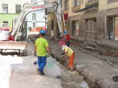 delavci, gradbišče vročina voda