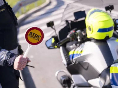prometni nadzorpolicija - simbolična fotografijaprometna policijavarnost v prometupolicija na motorjihmotoristična policijaprehitri voznikiavtocestna policija08.04.2025 Policijski nadzor, počivališče PovodjeFOTO: Nik Erik Neubauer