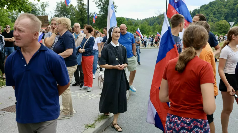 Med udeleženci shoda je bila vsaj ena nuna. Foto: Jaka Gasar