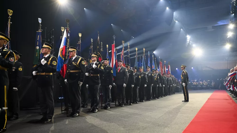 Častna garda slovenske vojskeSlovenska vojskaOrožje25.4.2025 Proslava - Dan boja proti okupatorju - TržičFOTO: Nik Erik Neubauer / Foto: Nik Erik Neubauer