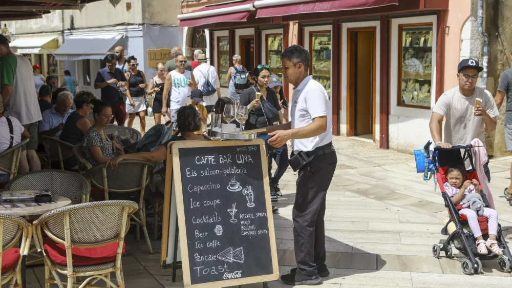 Poreč1.08.2023 - Hrvaška Istra - turizem - poletje - počitnice - turisti - turistična sezonaFOTO: Luka Cjuha
