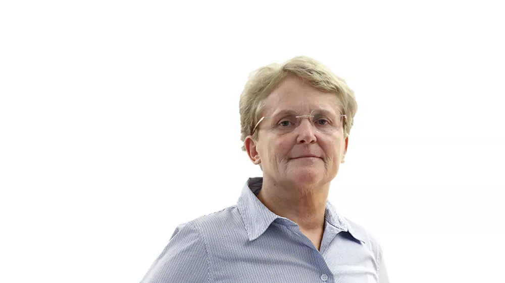 Tatjana PihlarZA ONLINE - Redakcija Dnevnik 2024 - portreti za komentarje in kolumne - kolumnisti - komentatorji – novinarji - portret //FOTO: Luka Cjuha