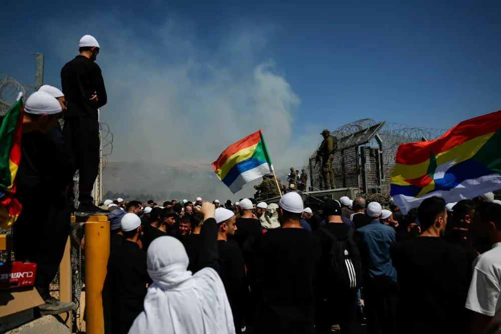 Israeli Druze cross the border to check on their family members in Syria, amid the ongoing conflict in the Druze areas in Syria, in Majdal Shams, near the ceasefire line between the Israeli-occupied Golan Heights and Syria, July 16, 2025. REUTERS/Ammar Awad