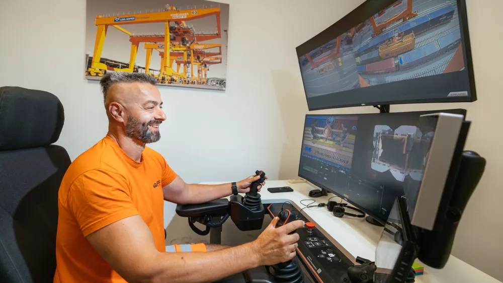 Luka Koper, pristanišče, žerjav 