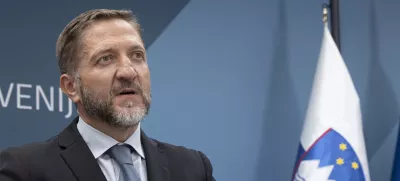 Ljubljana, vlada.Izjava po neformalnem brifingu o Nato deklaraciji.Minister za finance Klemen Bostjancic.