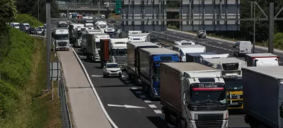 - Kolona vozil, DARS, Avto cesta, - 19.06.2025. - Zastoj na zahodni ljubljanski obvoznici med Kosezami in razcepom Kozarje zaradi začetka počitnic in praznikov v sosednjih državah.//FOTO: Bojan Velikonja