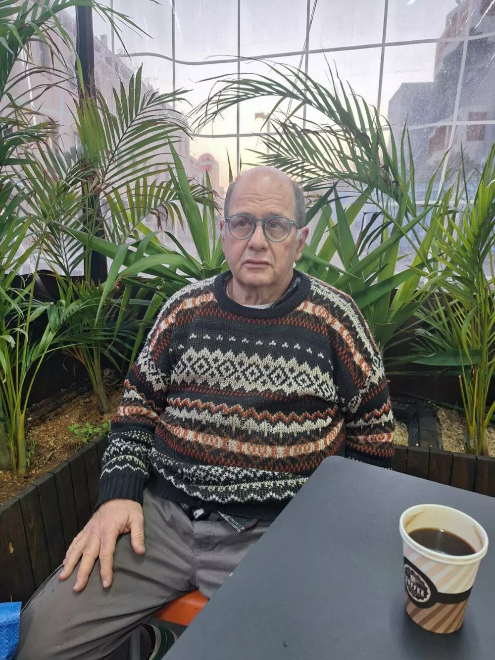 izraelski mirovni aktivist, eden od soustanoviteljev mirovnega gibanja Guš Šalom (Mirovni blok)