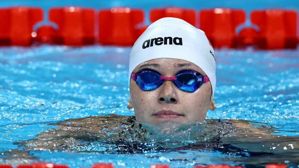 FILE PHOTO: Paris 2024 Olympics - Swimming - Women's 100m Freestyle - Heats - Paris La Defense Arena, Nanterre, France - July 30, 2024. Siobhan Bernadette Haughey of Hong Kong after winning the race. REUTERS/Evgenia Novozhenina/File Photo