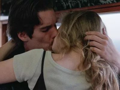 Ethan Hawke and Julie Delpy USA. Ethan Hawke and Julie Delpy in a scene from CColumbia Pictures film: Before Sunrise 1995. Plot: A young man and woman meet on a train in Europe, and wind up spending one evening together in Vienna. Unfortunately, both know that this will probably be their only night together. LMK110-J10160-310823,Image: 804422212, License: Rights-managed, Restrictions: imago is entitled to issue a simple usage license at the time of provision. Personality and trademark rights as well as copyright laws regarding art-works shown must be observed. Commercial use at your own risk.;PUBLICATIONxNOTxINxUKxUSAxCAN, Model Release: noFoto: Profimedia