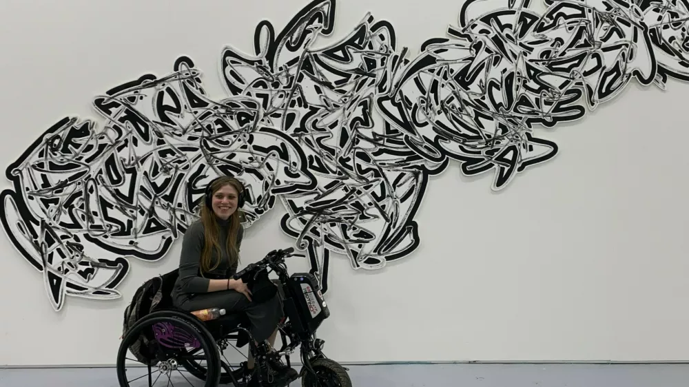 Nike Vencelj na razstavi moderne umetnosti v Bologni z Društvom študentov invalidov Slovenije / Foto: osebni arhiv