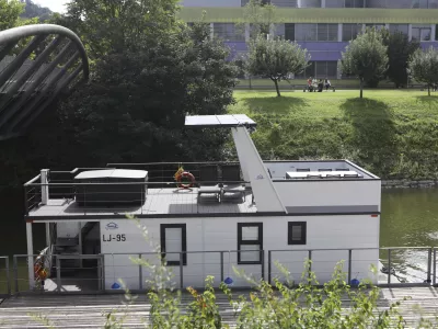 04.09.2023 - Grubarjev kanal - Plavajoča hiškaFoto: Luka Cjuha