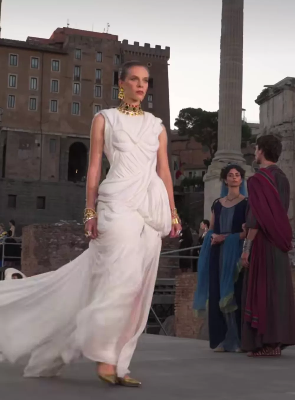 Dolce in Gabbana sta svojo najnovejšo predstavitev linije Alta Moda uprizorila v Forum Romanumu