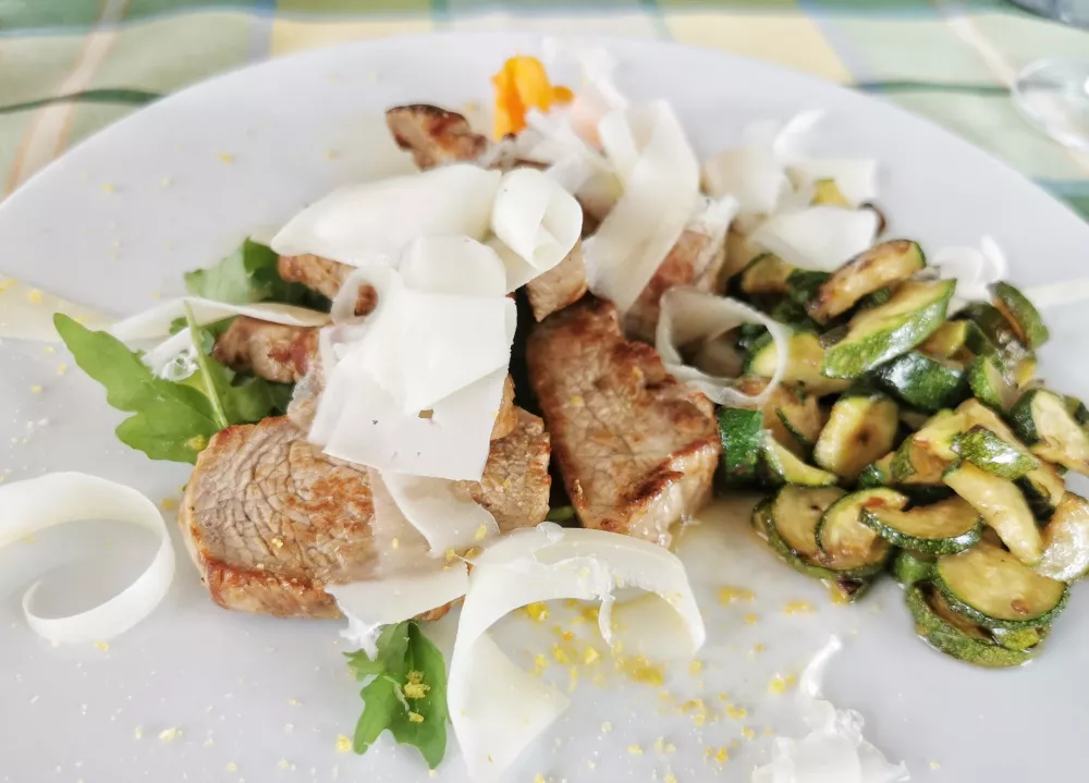 Telečji medaljoni, Gostilna Koršič