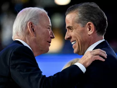 FILE PHOTO: U.S. President Joe Biden greets his son Hunter Biden at the Democratic National Convention (DNC) in Chicago, Illinois, U.S. August 19, 2024. REUTERS/Craig Hudson/File Photo
